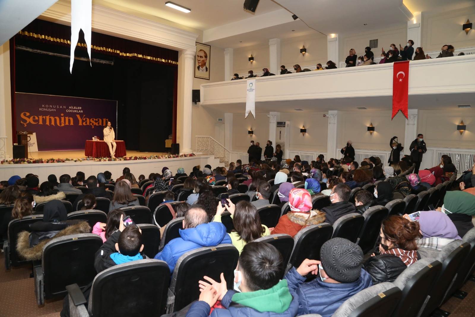 “MUTLU AİLELER MUTLU ÇOCUKLAR” KONFERANSINA YOĞUN İLGİ